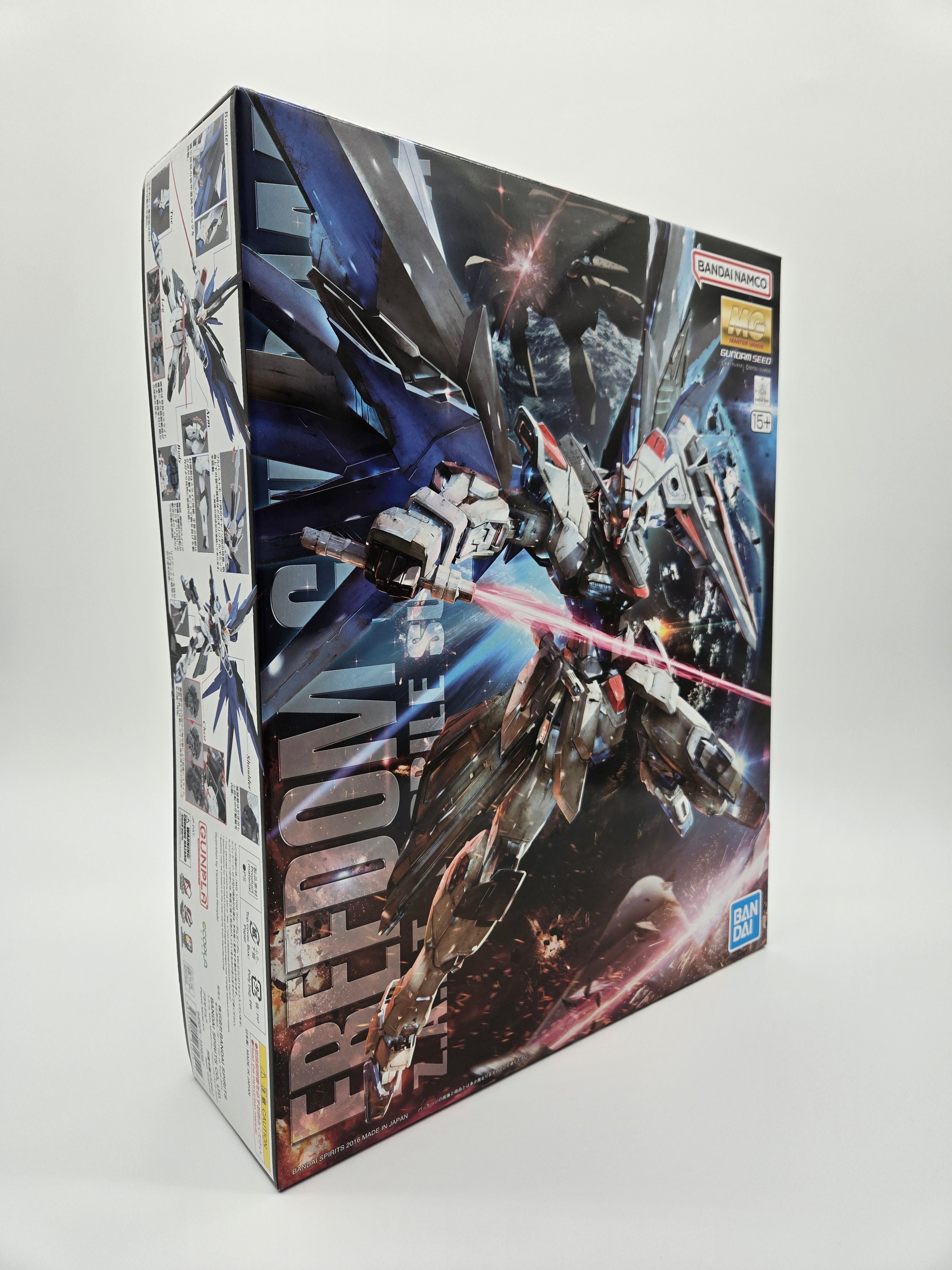 Mobile Suit Gundam - [Master Grade / 1:100 Scale] Freedom Gundam v2.0 Model Kit